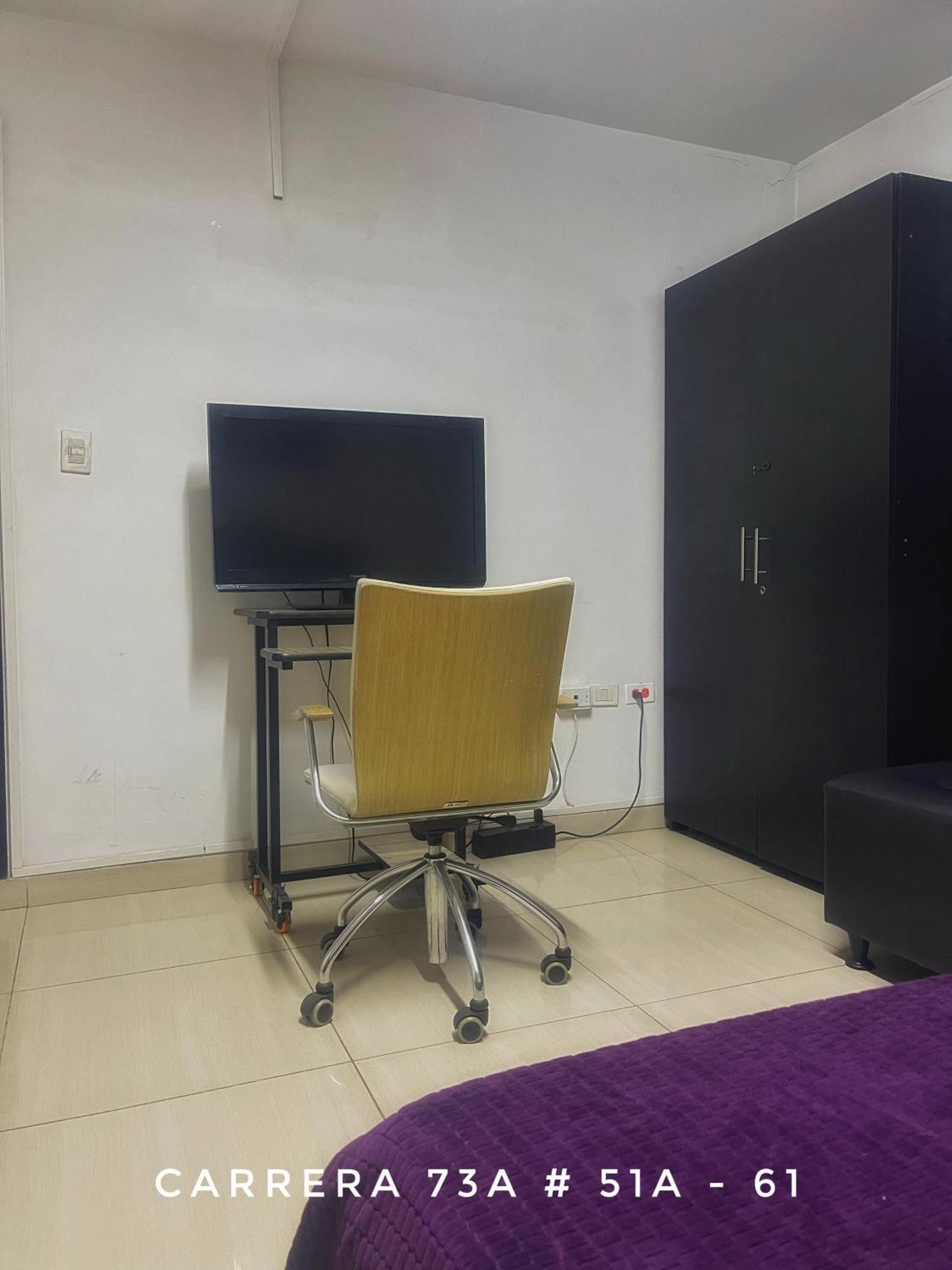 A 5 Minutos Del Aeropuerto El Dorado Homestay *