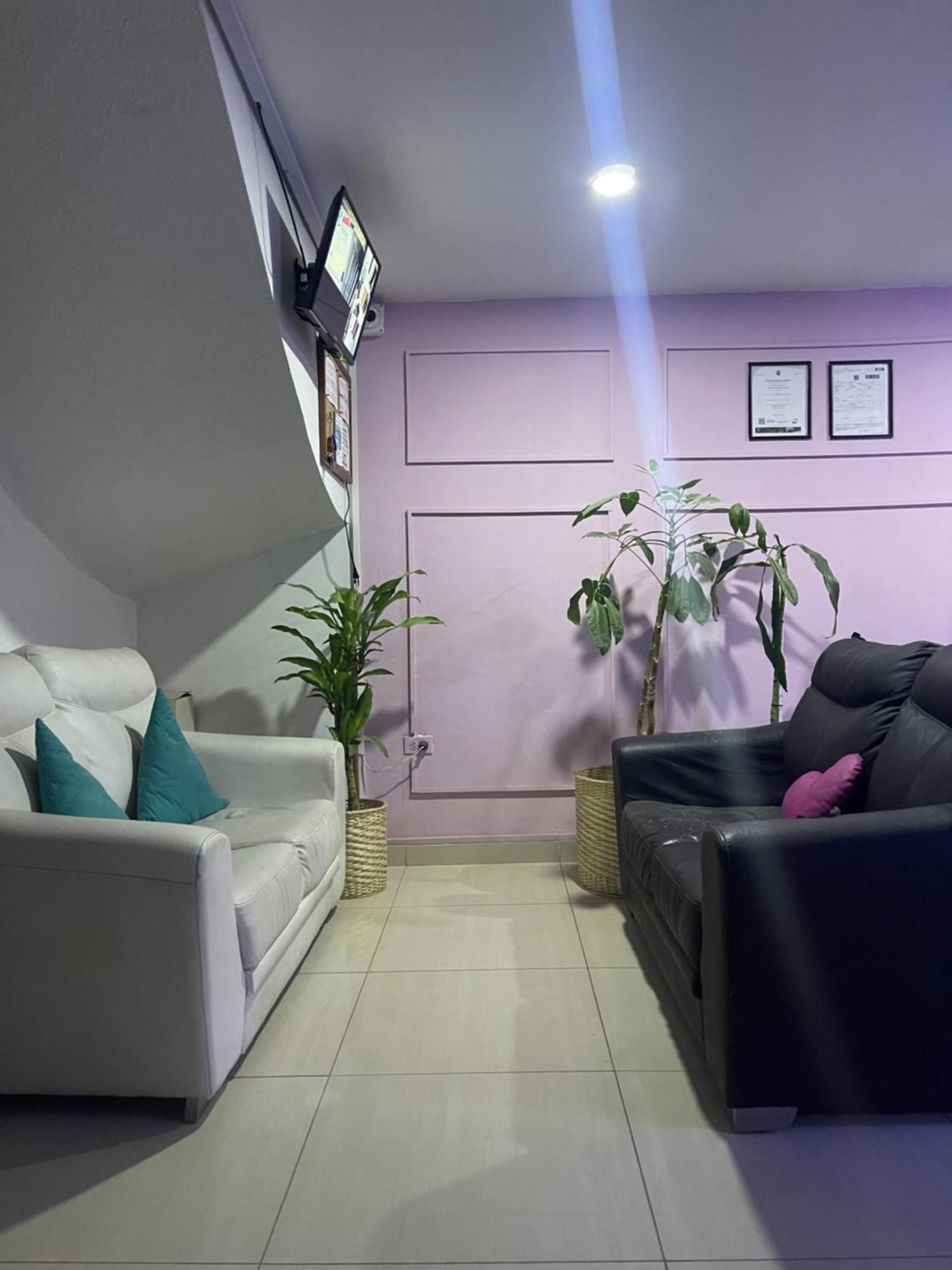 A 5 Minutos Del Aeropuerto El Dorado Homestay *